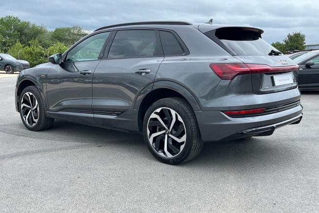 AUDI e-tron Photo 29