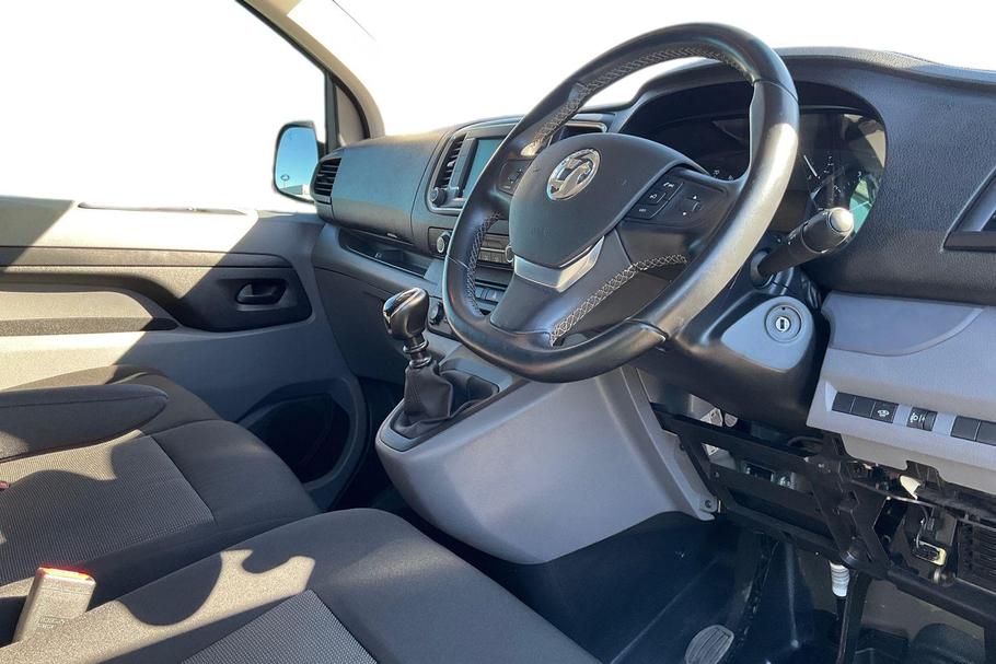 Used VAUXHALL VIVARO EA72JCZ 13