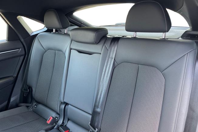 AUDI Q3 Photo 9
