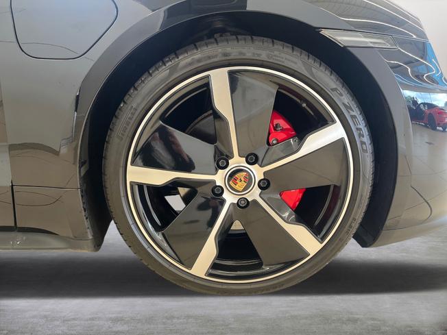 PORSCHE Taycan Photo 9
