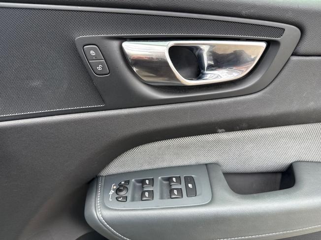 VOLVO XC60 Photo 30