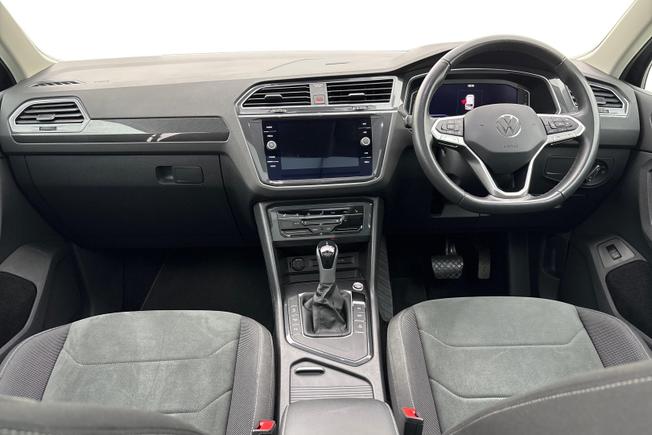 VOLKSWAGEN Tiguan Photo 10