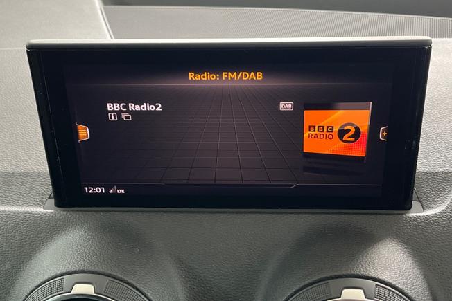 AUDI SQ2 Photo 13