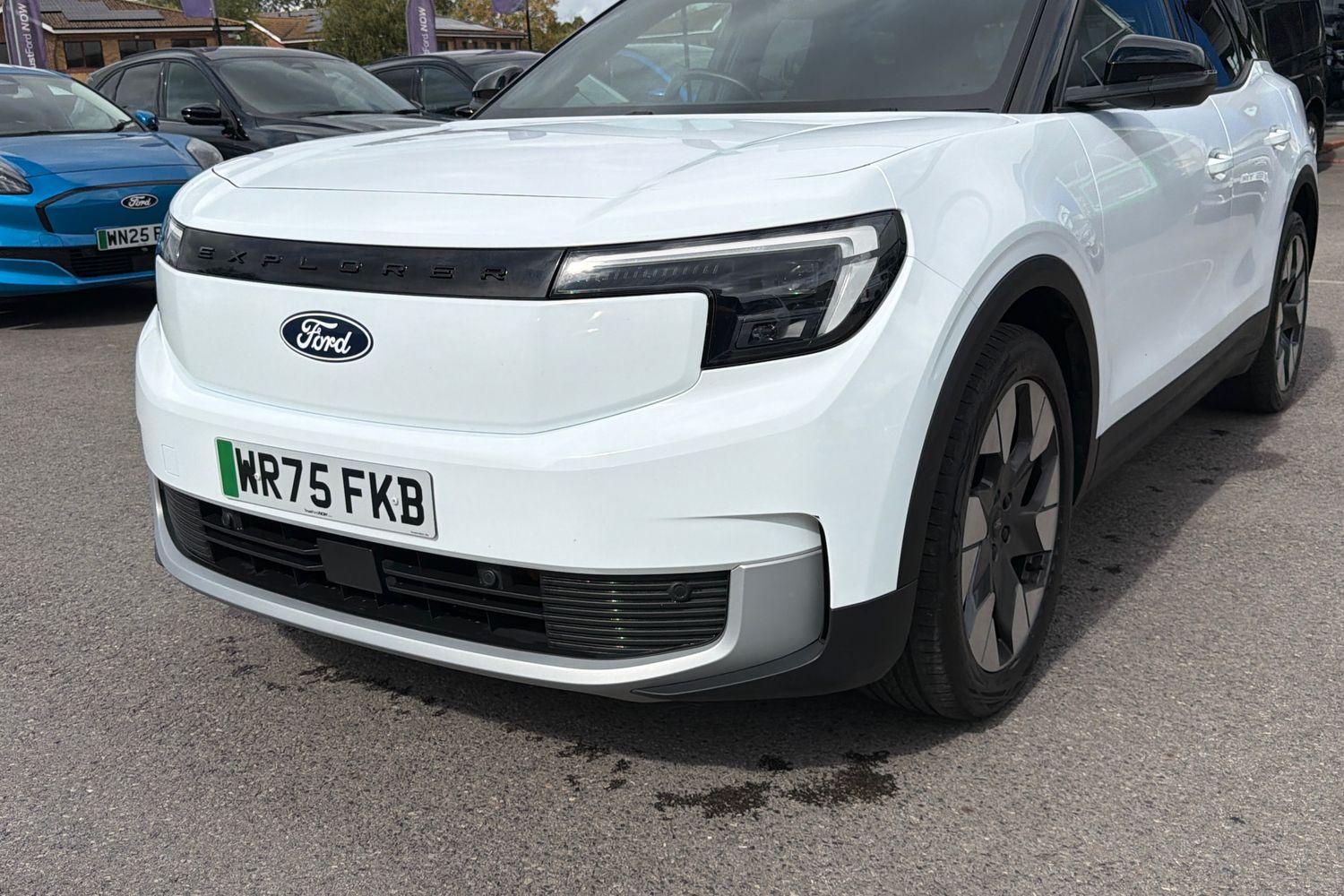 Ford Explorer Photo 33
