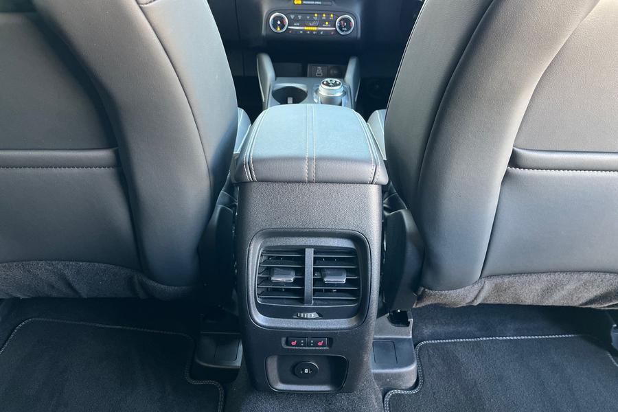 Ford Kuga Photo autoimg-31402b196ee0756d89c4d598e1a763e902295a9a.jpg