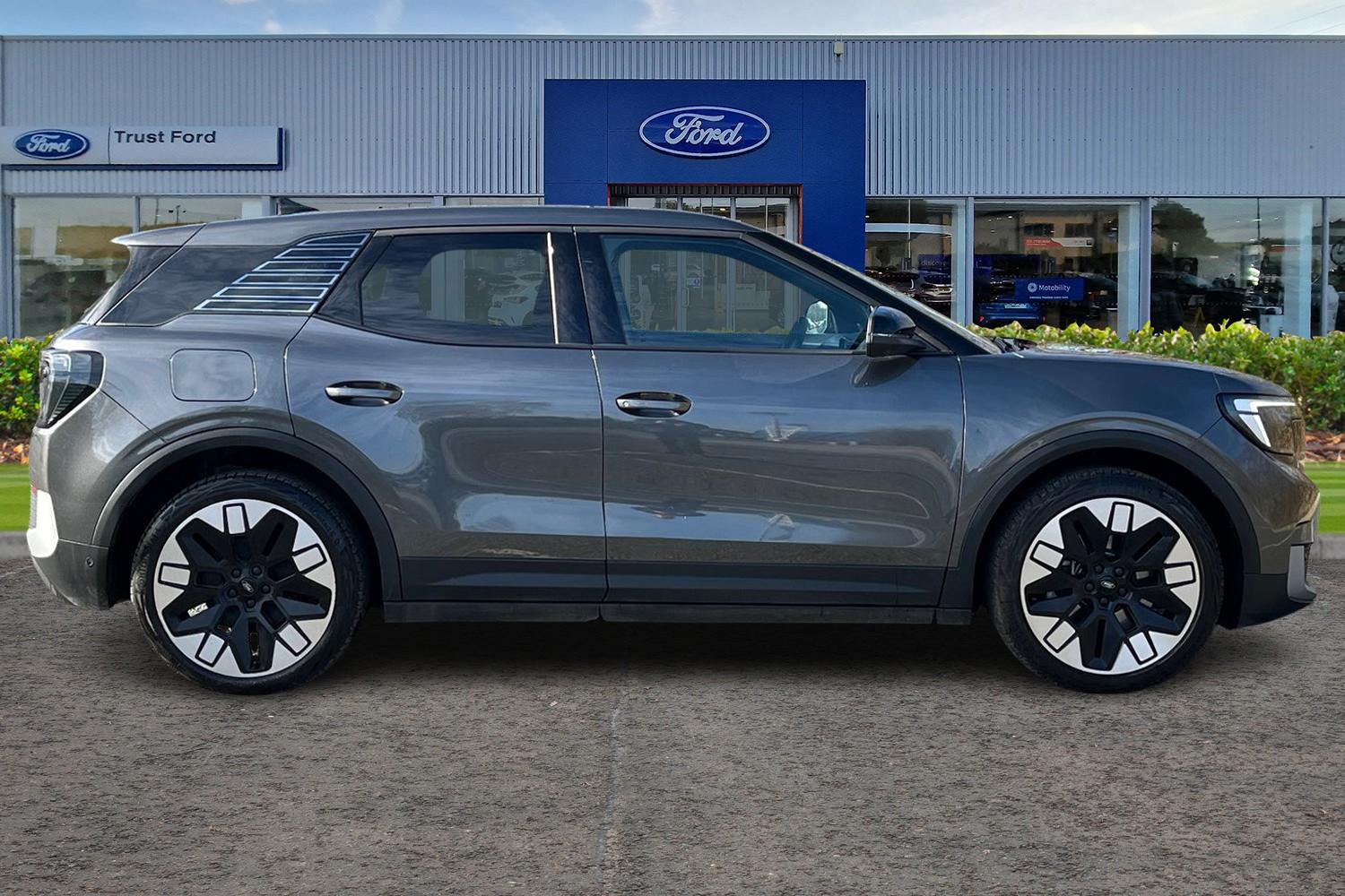 Ford EXPLORER Photo 2