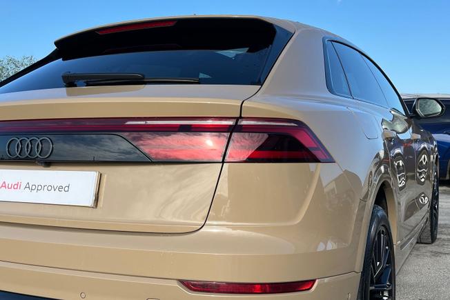AUDI Q8 Photo 18