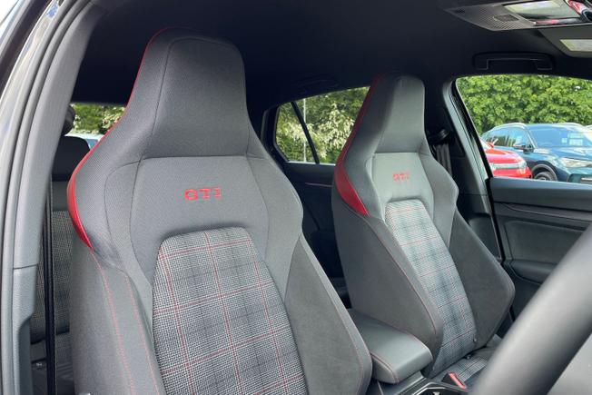 VOLKSWAGEN Golf Photo 35