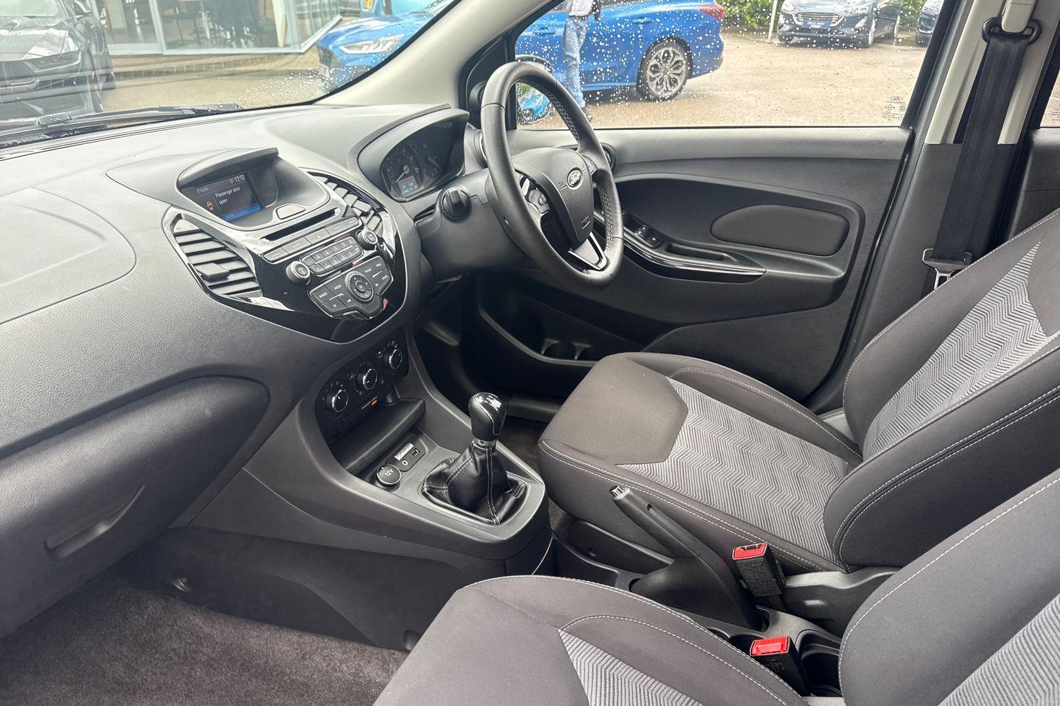 Ford KA+ Photo 17