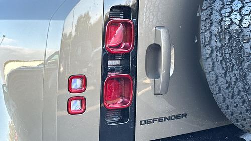 Land Rover Defender Photo autoimg-3156a0f262d16aa0166e745c82766900cea0301e.jpg