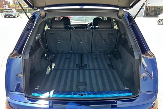 AUDI Q7 Photo 12