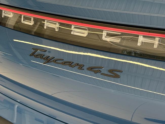 PORSCHE Taycan Photo 50