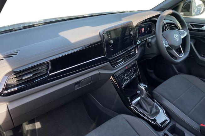 VOLKSWAGEN T-Roc Photo 2