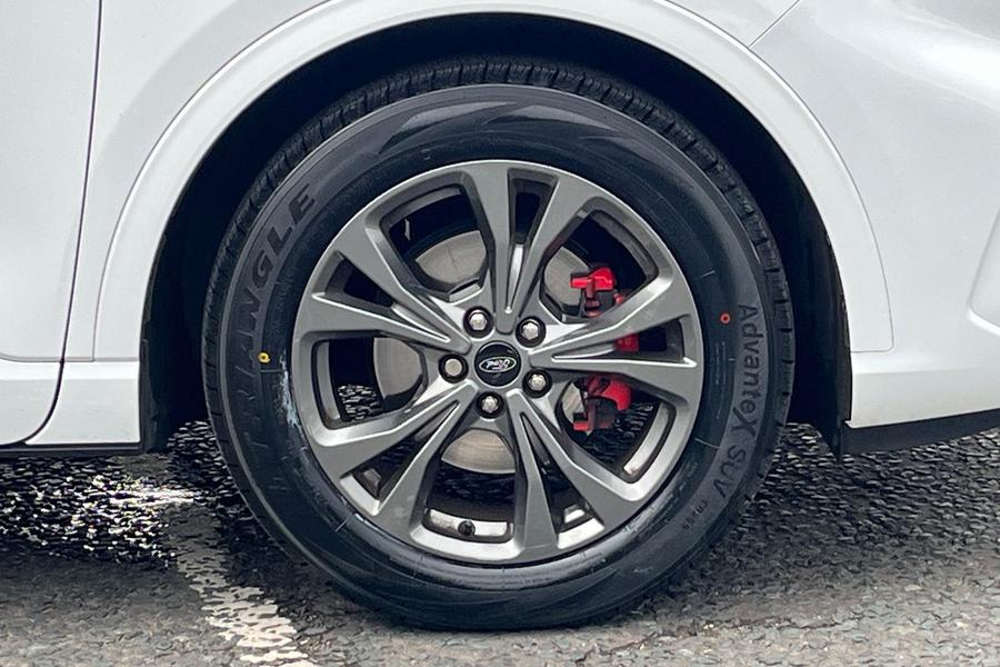 Ford Kuga Photo autoimg-31637f1caabb8580992ca90dd18e0186c8f3b2e3.jpg