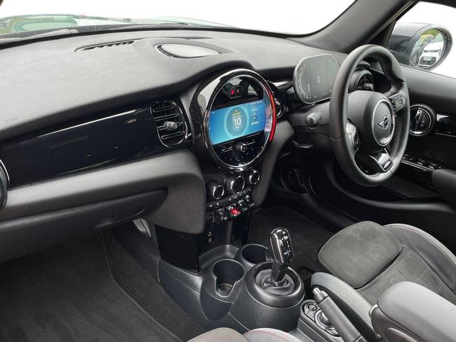 MINI Hatch Photo 2