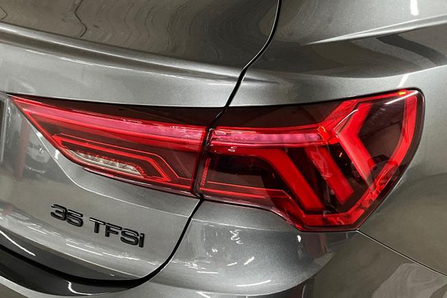 AUDI Q3 Photo 18