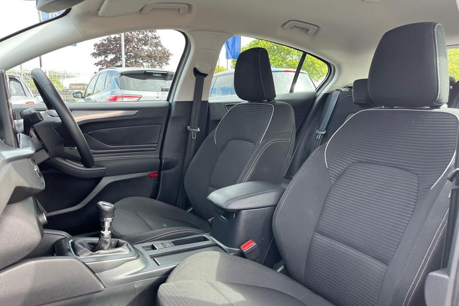Ford FOCUS Photo autoimg-3169254afa2af0e0cf6ddfef4a9f7e64c64ee004.jpg