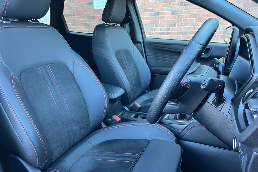 Ford Kuga Photo autoimg-31709d3fa28ea08100258dd184dea9226c866243.jpg