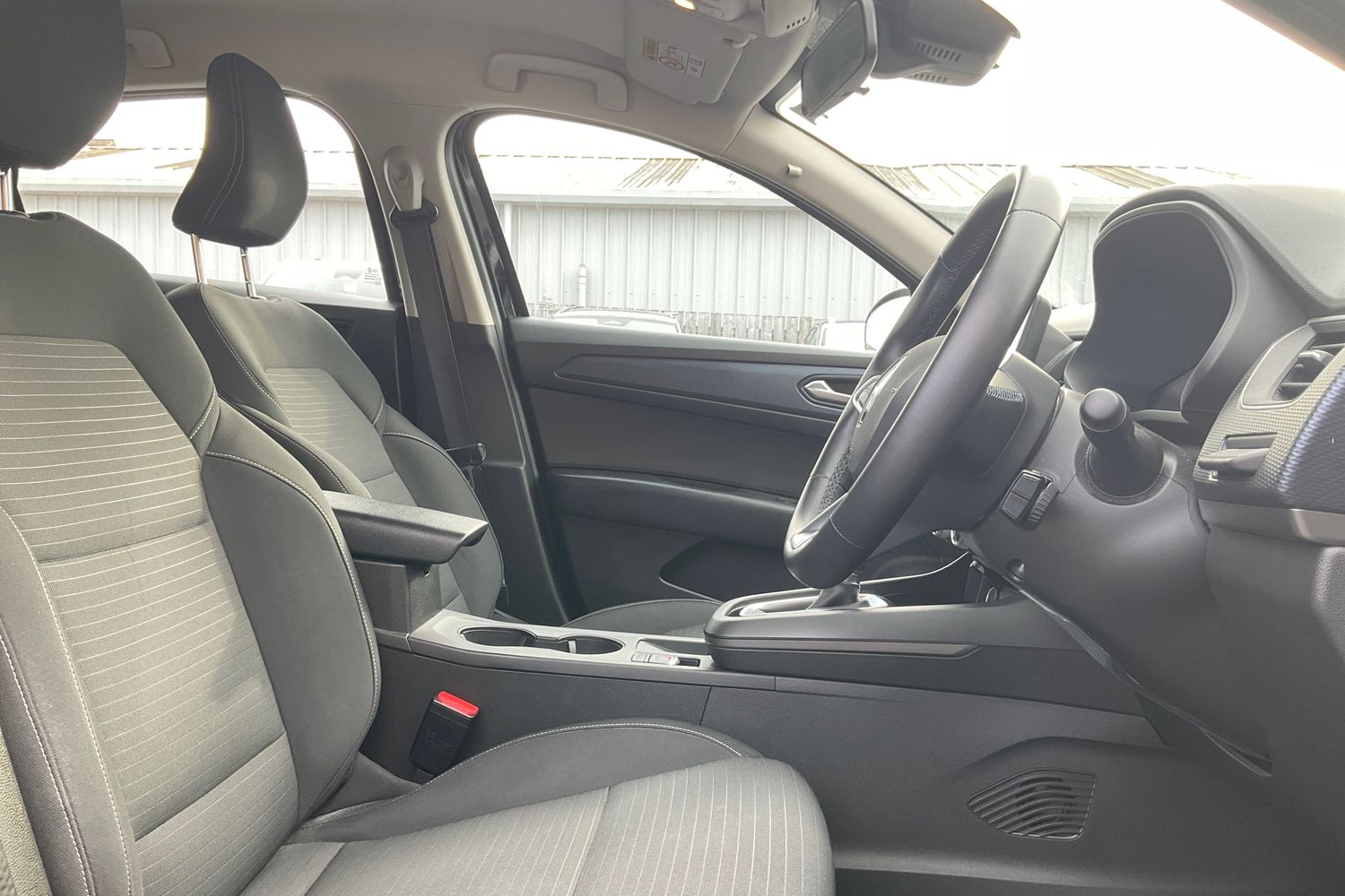 Renault ARKANA Photo 16