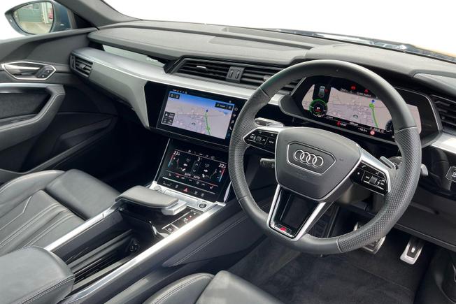 AUDI Q8 E-Tron Photo 6