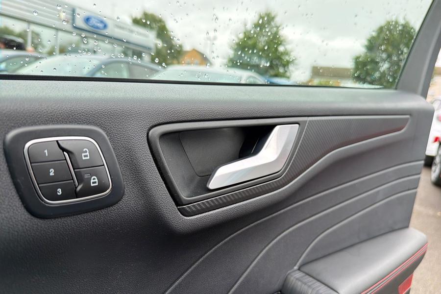 Ford KUGA Photo autoimg-3181ad1289b7dc4bc3f90c32c968e3912eb95615.jpg