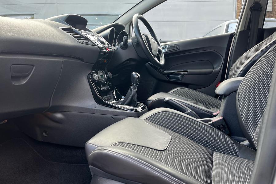 Ford FIESTA Photo autoimg-318476e227fb6bd3bedd2c9f744b19d79223163a.jpg