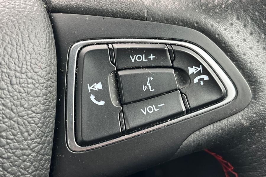 Ford EcoSport Photo autoimg-318539e908e5b65c3ce896e2e8bd94103c37445a.jpg
