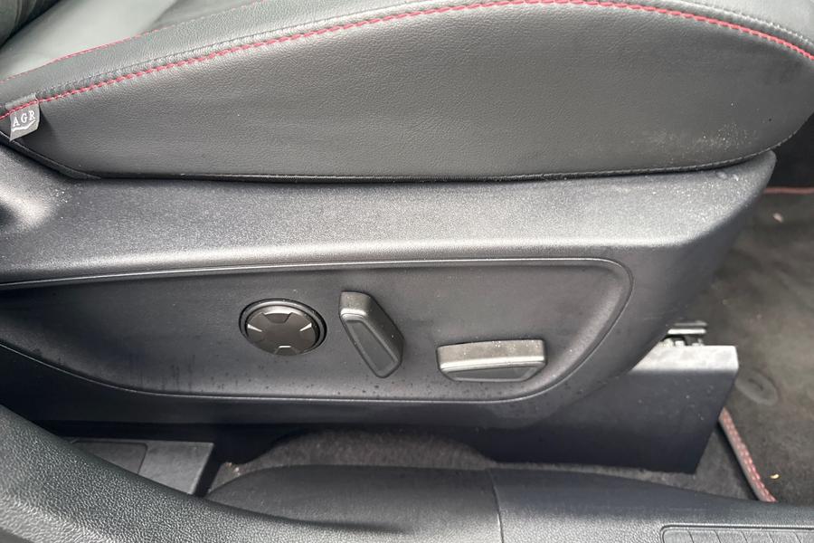 Ford KUGA Photo autoimg-3186027e18a51e4b4e871cf0f8211719bf294718.jpg