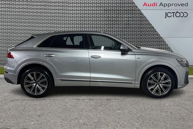 AUDI Q8 Photo 4