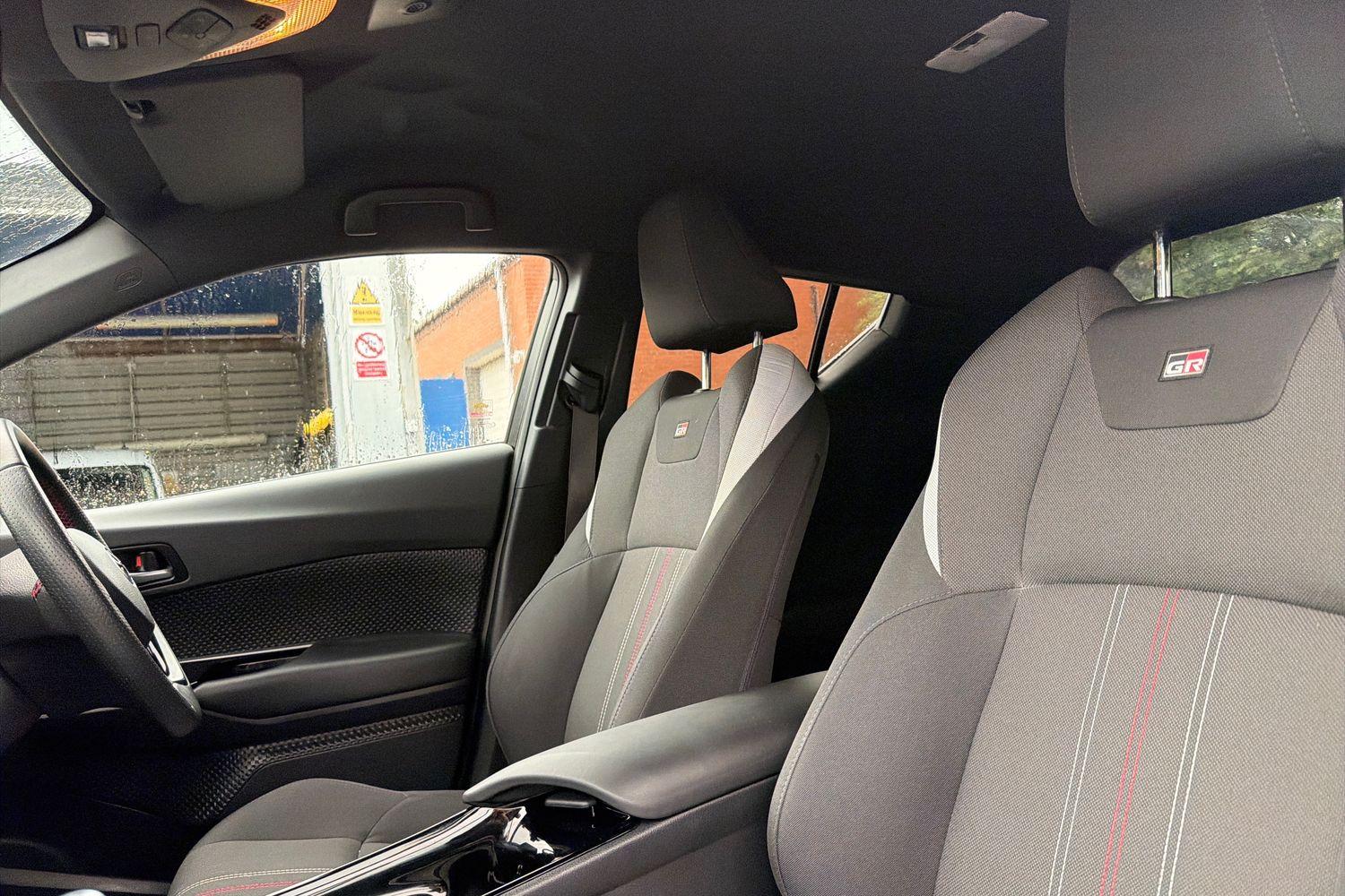 Toyota C-HR Photo 18