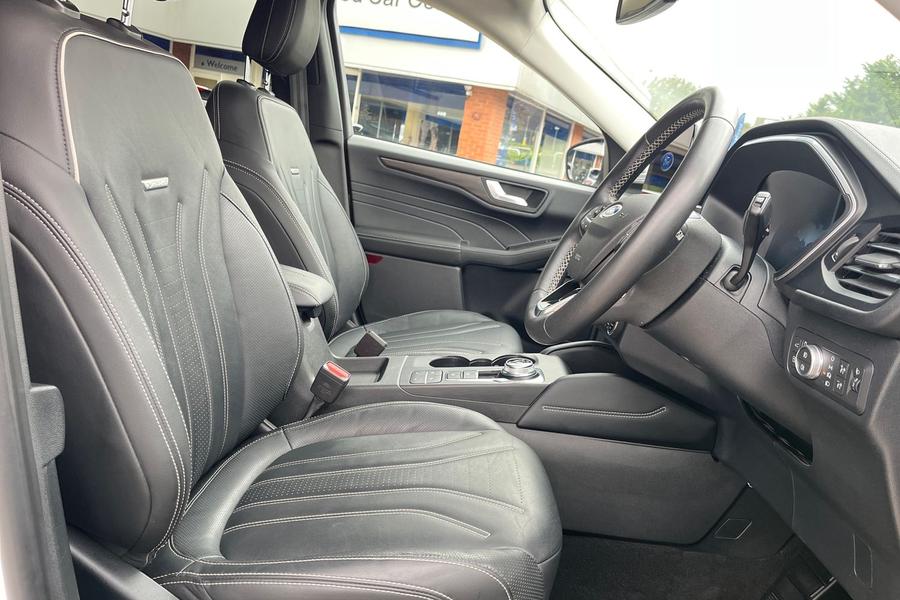 Ford KUGA Photo autoimg-3191d4100baf10b1038371897eb4632deb582995.jpg