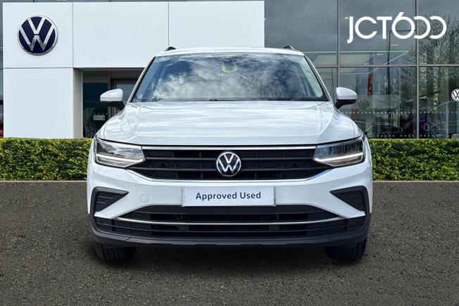 VOLKSWAGEN Tiguan Photo 8