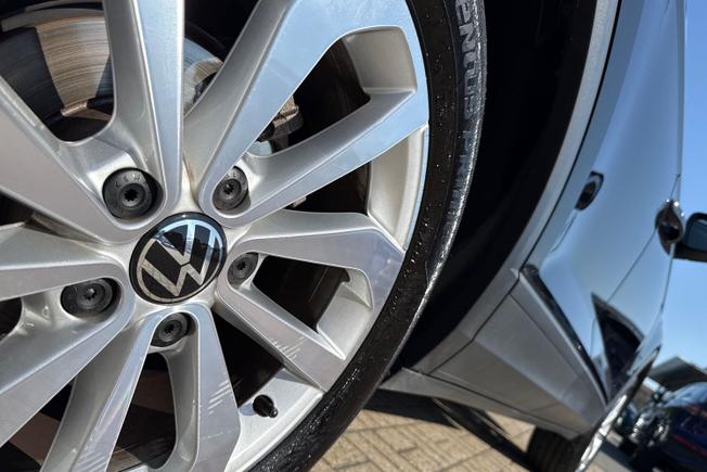 VOLKSWAGEN T-Roc Photo 22