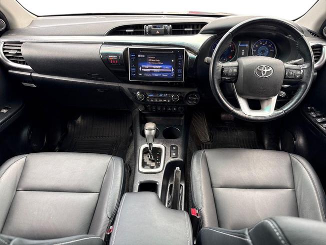 TOYOTA Hilux Photo 10