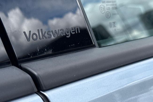 VOLKSWAGEN Golf Photo 23