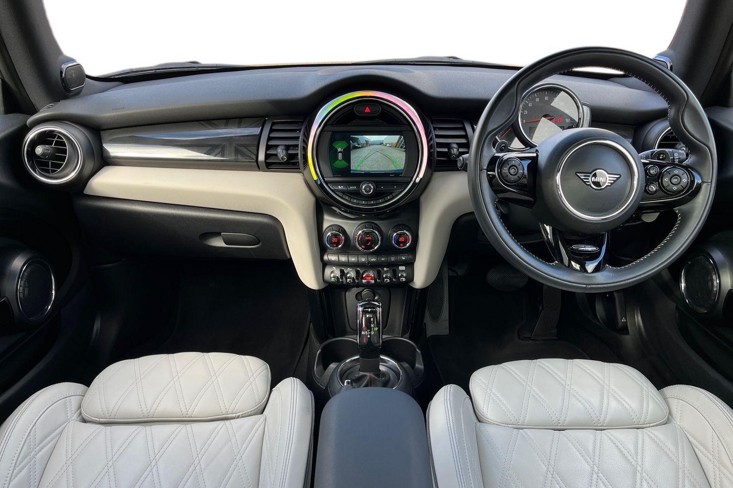 MINI HATCHBACK Photo 9