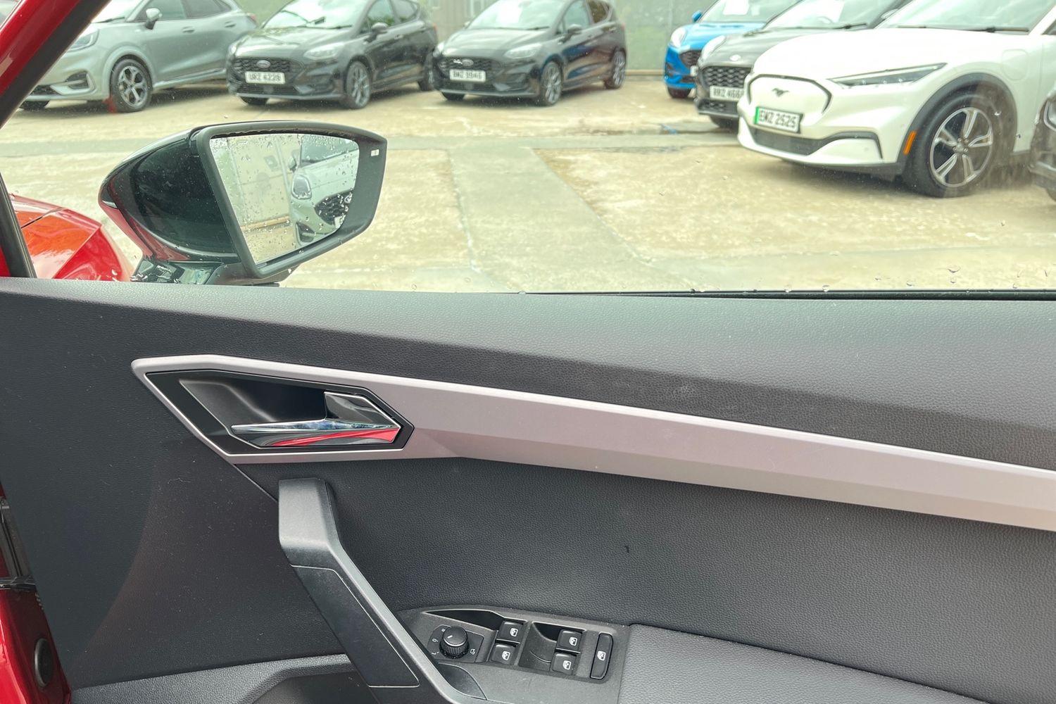 SEAT ARONA Photo 23