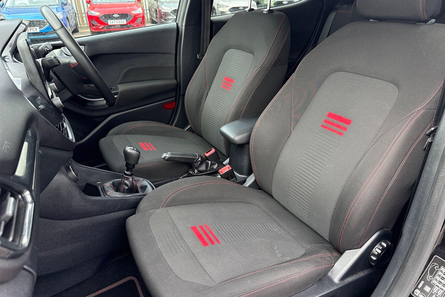 Ford Fiesta Photo 18