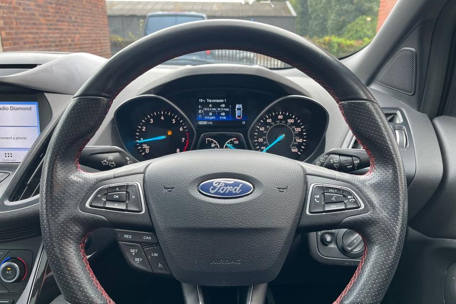 Ford KUGA Photo autoimg-31ccf5ec7c9b1bc387b597552b016b3caa504449.jpg