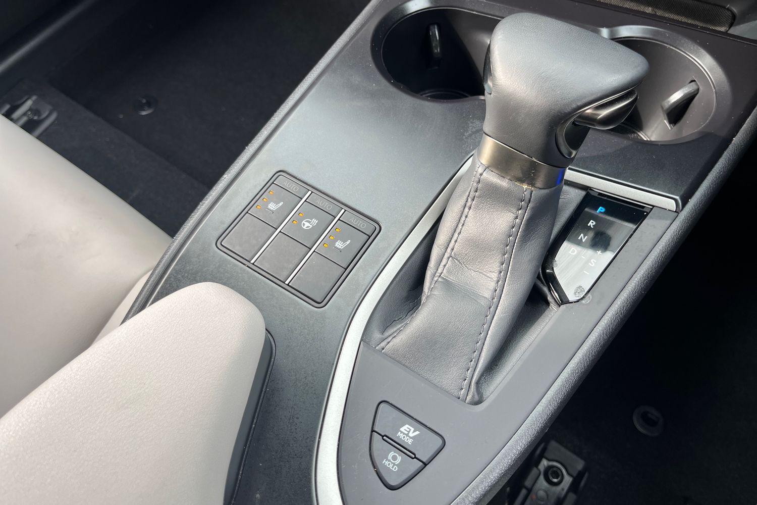Lexus UX Photo 32