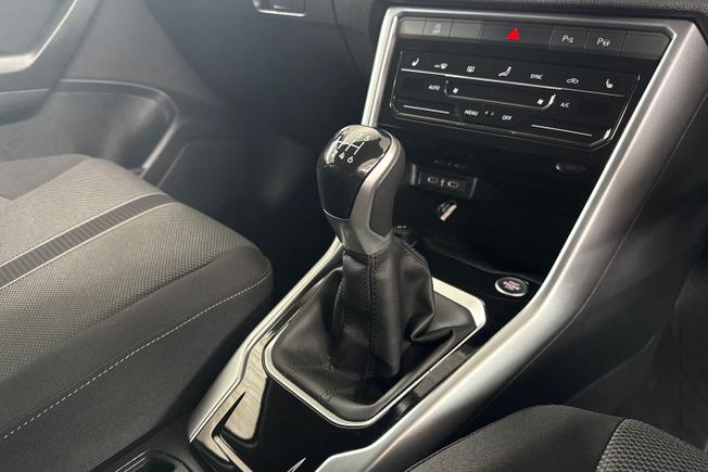 Volkswagen T-Roc Photo 23