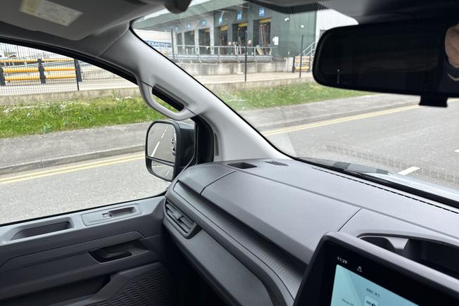 VOLKSWAGEN e-Transporter Photo 50