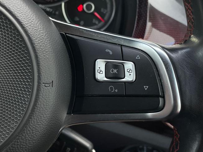 VOLKSWAGEN UP Photo 17
