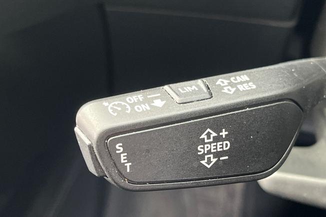AUDI Q8 E-Tron Photo 29