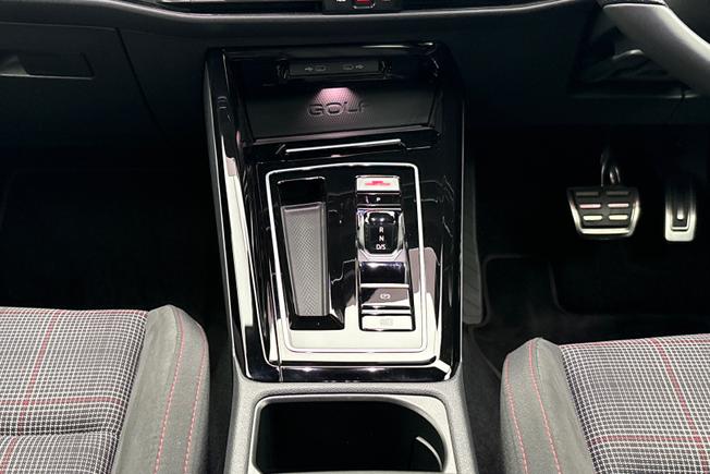 VOLKSWAGEN Golf Photo 26