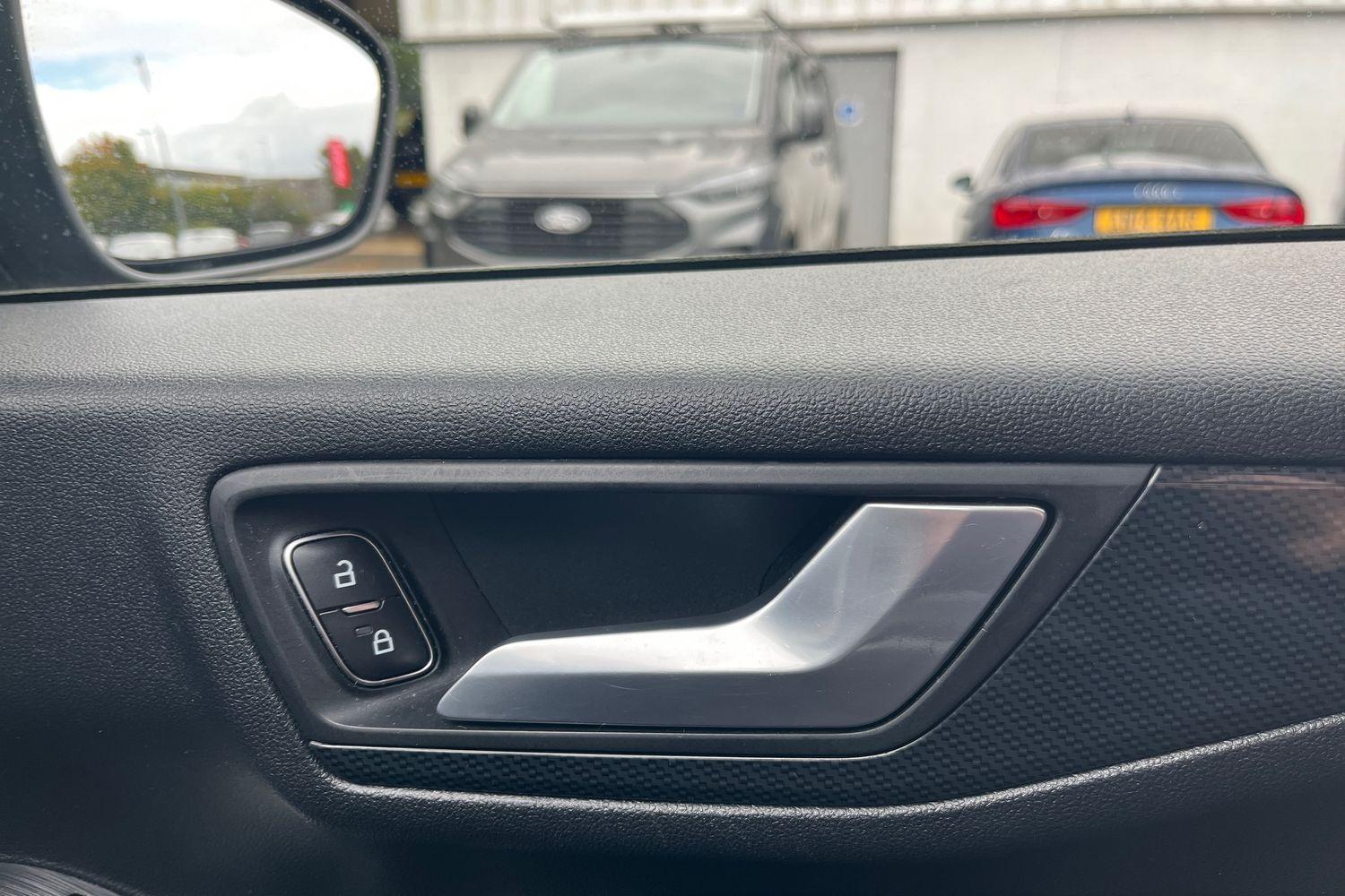 Ford KUGA Photo 39