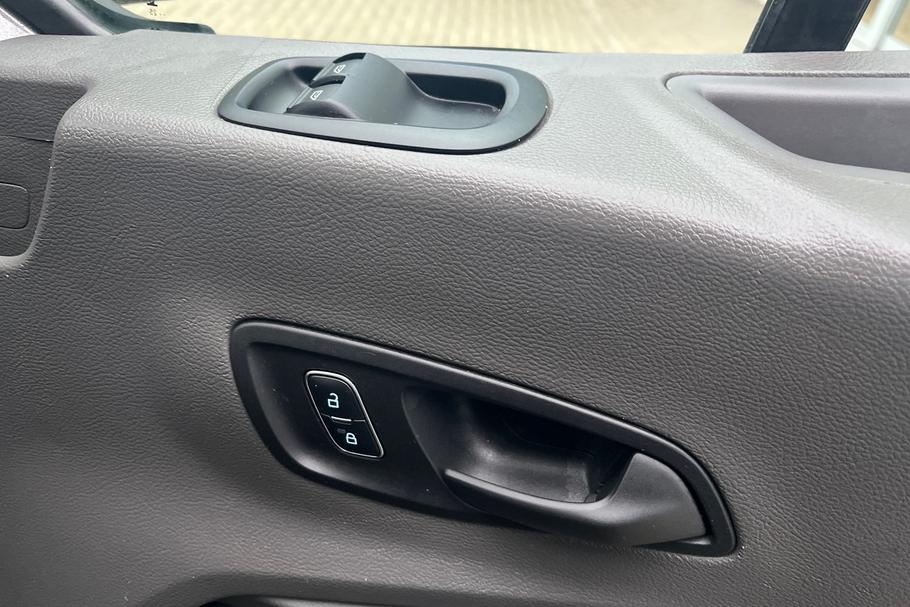 Used FORD TRANSIT WR75JCZ 28