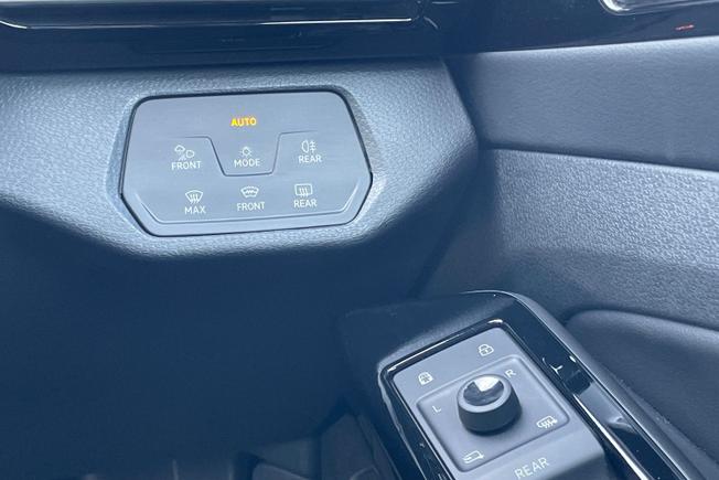 VOLKSWAGEN ID.4 Photo 40