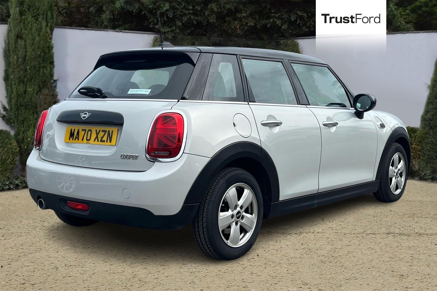 MINI HATCHBACK Photo 3