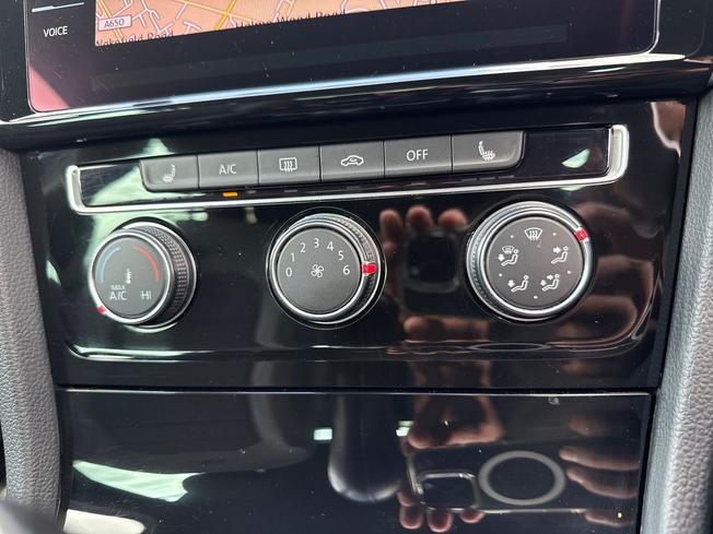 VOLKSWAGEN Golf Photo 32